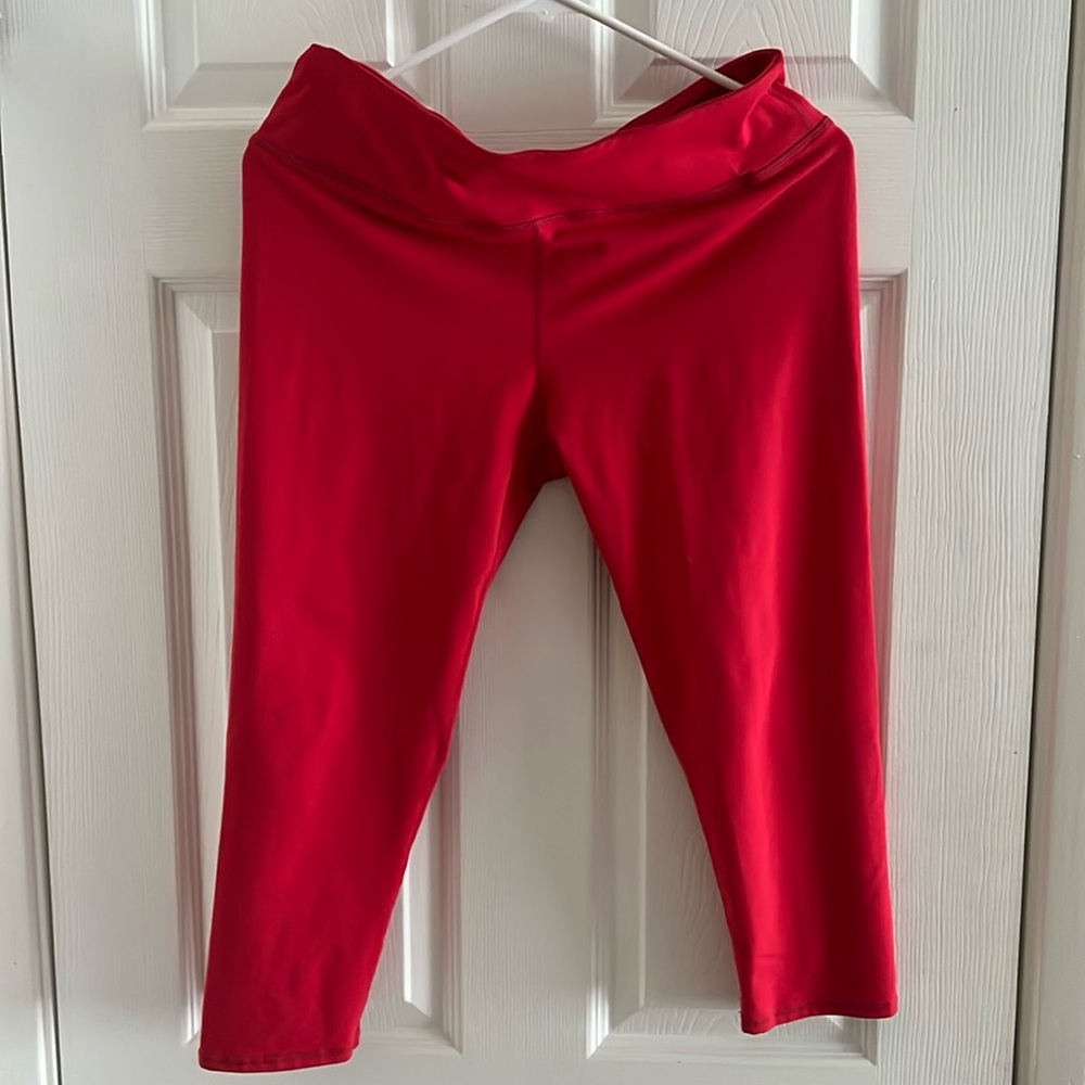 Fabletics Women’s M Red Cropped Leggings